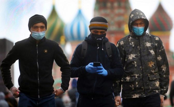 Проверка слуха: "Власти сбегут в новую столицу, бросив москвичей и "понаехавших" на произвол судьбы!"
