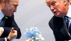 В переговорную принесут третий стул: Дональд Трамп и Владимир Путин могут позвать на свою встречу Зеленского