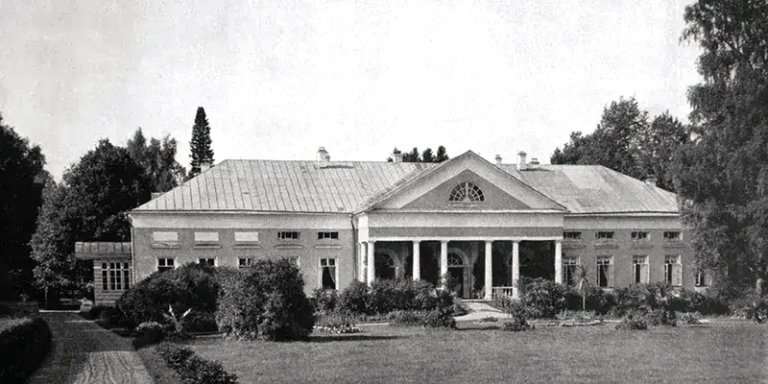 На фото: главный дом усадьбы Никольское-Урюпино. Южный фасад. 1930-е годы.