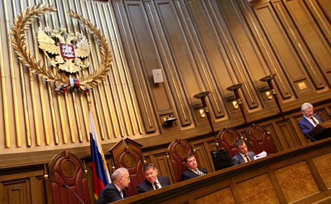 На фото (слева направо): замгенпрокурора РФ Сабир Кехлеров, председатель Верховного суда РФ Вячеслав Лебедев, секретарь пленума Верховного суда РФ Виктор Момотов и зампредседателя ВС РФ, председатель Дисциплинарной коллегии ВС РФ Сергей Рудаков, 2014 год.