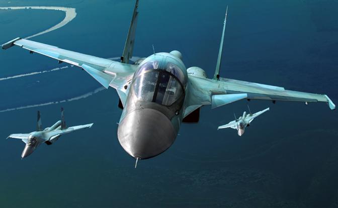 На фото: истребитель Су-34.