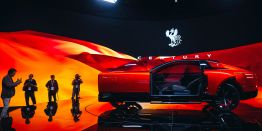 Глаза заблестят, пульс участится. Japan Mobility Show 2025: Девушки и главные новинки автомобилей, самолетов и катеров