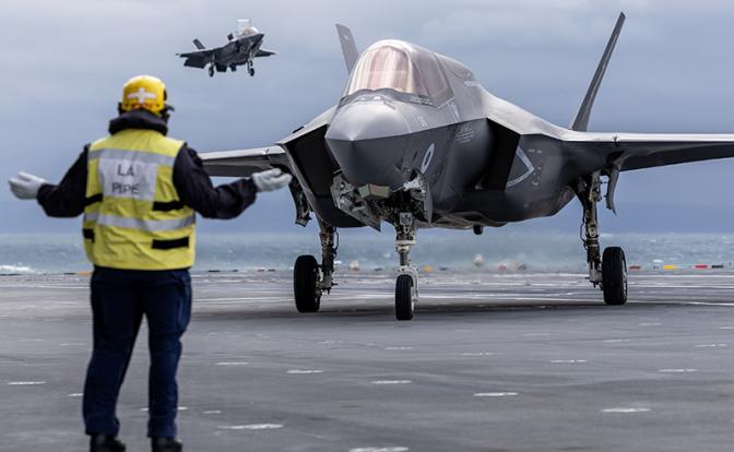 «Пингвин» F-35 - в пролёте, а Gripen почуял наживу: Что не так с "американцем" и чем недоволен Пентагон