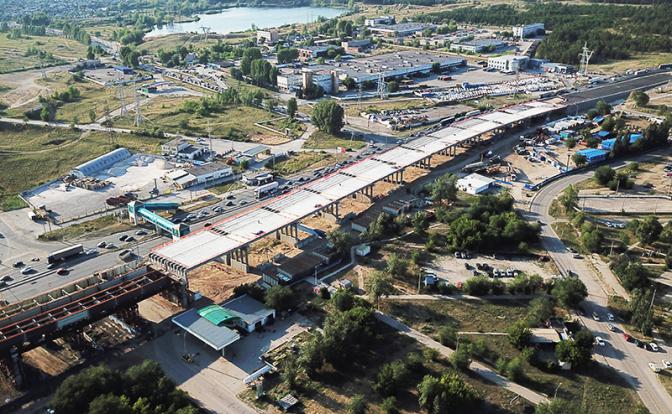 На фото: строительство транспортной развязки на трассе М-5 "Урал"