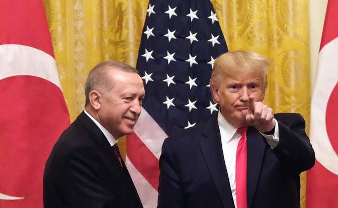 На фото: президент США Дональд Трамп и президент Турции Реджеп Тайип Эрдоган (справа налево)