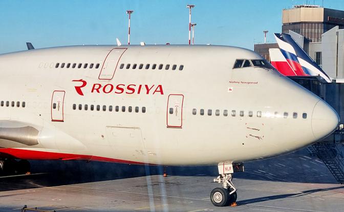 На фото: самолет Boeing 747-400 авиакомпании "Россия"