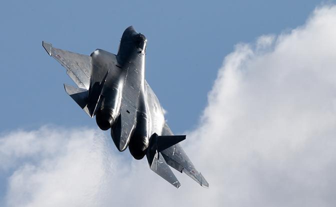 Су-57 обидел «пингвинов»: Рожденный ползать может зато грозить адскими санкциями