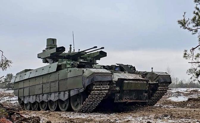 На фото: боевая машина поддержки танков БМПТ "Терминатор"