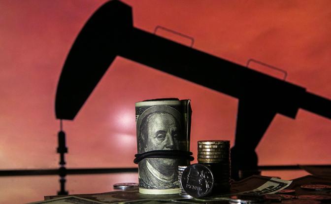 Крупнейший в истории нефтяной кризис качает доллары в бюджет РФ