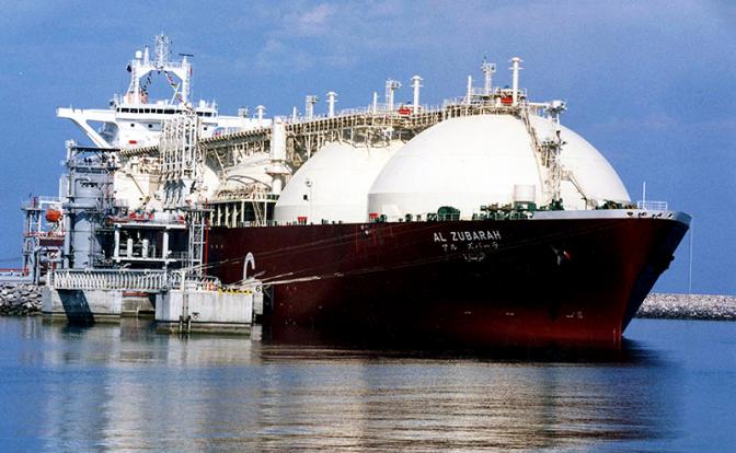 Удушливый газ: СПГ берет ЕС за горло, но Европа лучше угробит заводы, чем отменит санкции "против Путина"