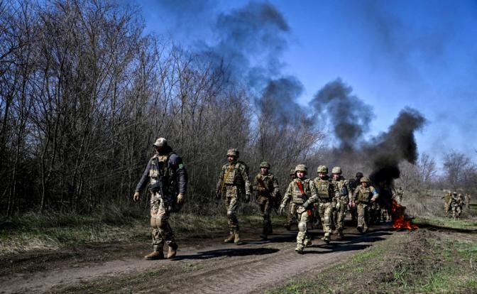 На фото: украинские военные.