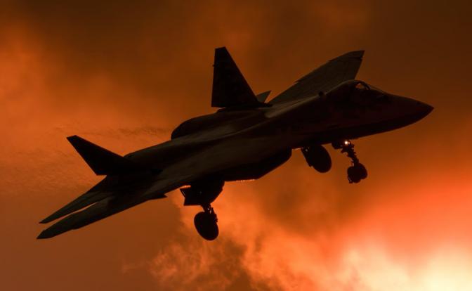 На фото: истребитель СУ-57.