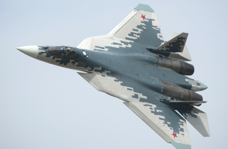 На фото: многоцелевой истребитель пятого поколения Су-57.