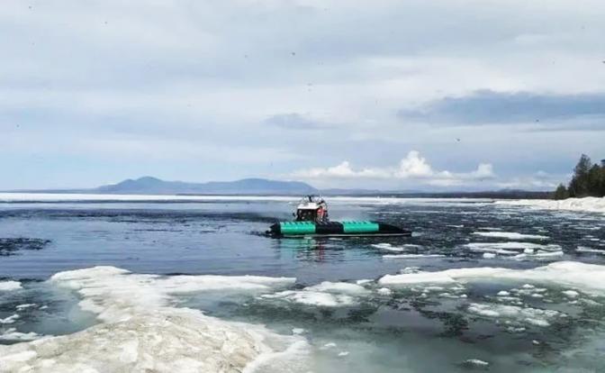Роковой прыжок со льда на воду: Капитан катера и четыре туриста из Подмосковья погибли на Байкале