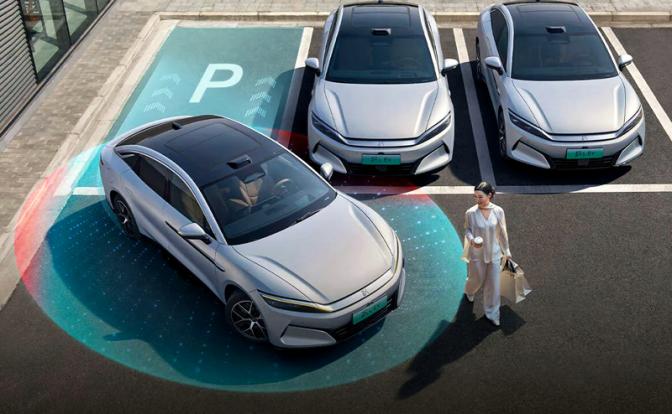 На фото: автомобиль “Око Бога” от BYD. Основная философия: Полная осведомленность в режиме реального времени.