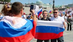 День России - странный праздник: Почему 12 июня так и не стало народным красным днём календаря
