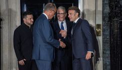 Эндрю Корыбко: Лидеры «евротройки» всё ещё надеются уломать Россию на позорный для нее мир