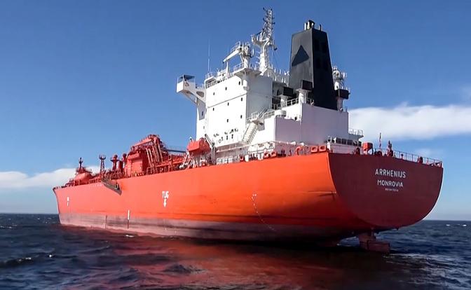 На фото: заминированное судно "Аррхениус" (газовоз), прибывшее из бельгийского порта Антверпен в порт Усть-Луга