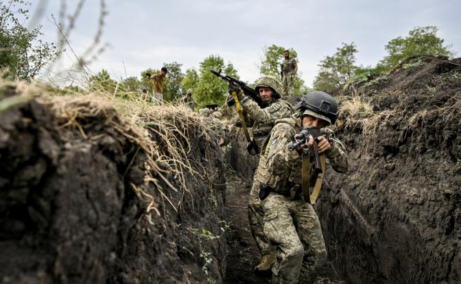 На фото: украинские военнослужащие.