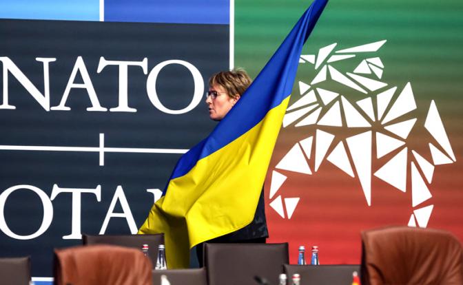 Скотт Риттер: Гроб НАТО накроют украинским флагом