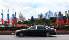 "Россия богатеет ударными темпами": Население пашет в поте лица, миллионеры шикуют, власть счастлива