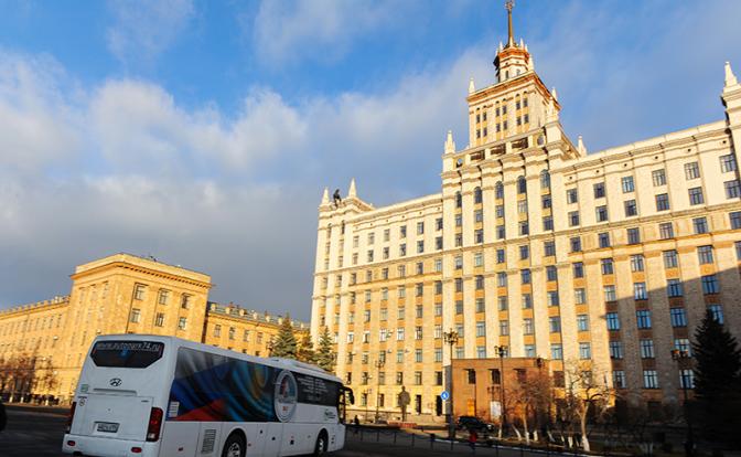 На фото: здание ЮУрГУ