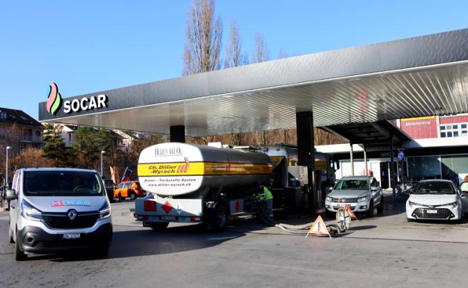 На фото: заправочная станция ​​Socar.