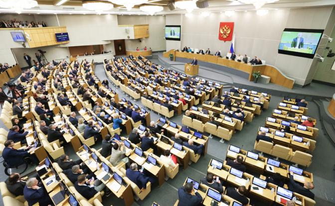 «Золотые парашюты» для депутатов: Госдума сэкономила 2 млрд и решила поддержать слуг народа рублем