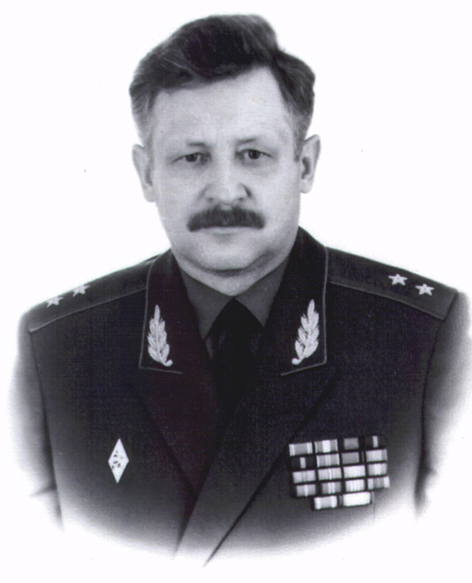 На фото: генерал - лейтенант Д.Герасимов