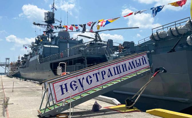 Адмирал Комоедов прокомментировал стрельбы фрегата «Неустрашимый» вблизи Британии