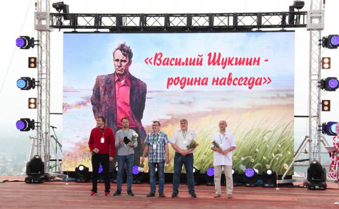 С Даниилом Страховым – на Алтай. За уходящей натурой или за идеалом будущего?