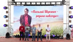 С Даниилом Страховым – на Алтай. За уходящей натурой или за идеалом будущего?