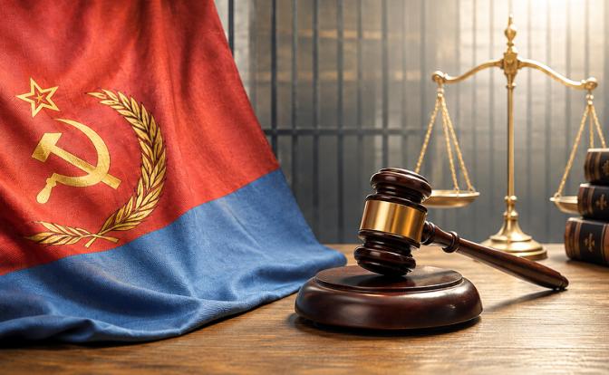 Ильхам Алиев предал папу Гейдара? За советские флаги, под которыми и создавался Азербайджан, теперь сажают в тюрьму