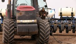 Топливный кризис: бензиновый кран перекрыли иностранцам и спекулянтам