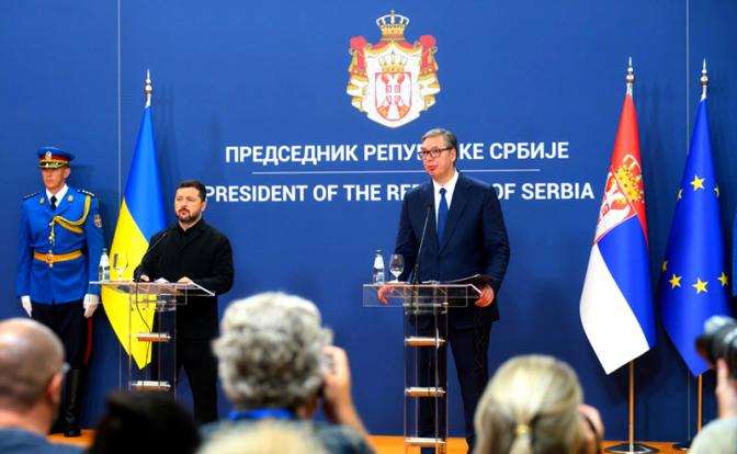 На фото (справа налево): президент Сербии Александр Вучич и Владимир Зеленский на пресс-конференции в Белграде, Сербия, 8 августа 2026 года.