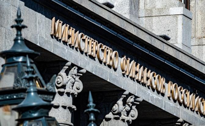 Минфин запустил резкий рост курса доллара: как далеко зайдет обвал рубля?