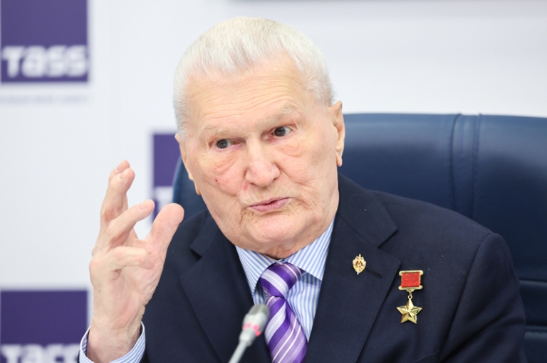 На фото: Герой Советского Союза, командир группы "А" КГБ СССР - ГУО России (1977-88, 1992-95) Геннадий Зайцев.