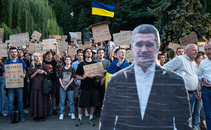 На Украине началась избирательная кампания – на кого ставят западники и олигархи