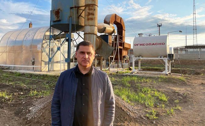 На фото: основатель компании по утилизации нефтеотходов “СА-НЭКО” Алмаз Хабибов