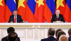 Россия и Вьетнам подписали 17 документов в ходе визита То Лама в Москву