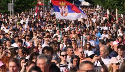 «Цветная революция» – в Сербии? Что скрывается за досрочной отставкой президента Вучича