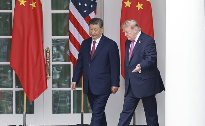 На фото: президент США Дональд Трамп с председателем КНР Си Цзиньпином