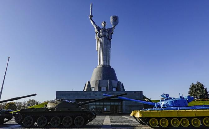 Экс-директор ЦРУ Джордж Биби: Возможно, уже зимой Украина капитулирует