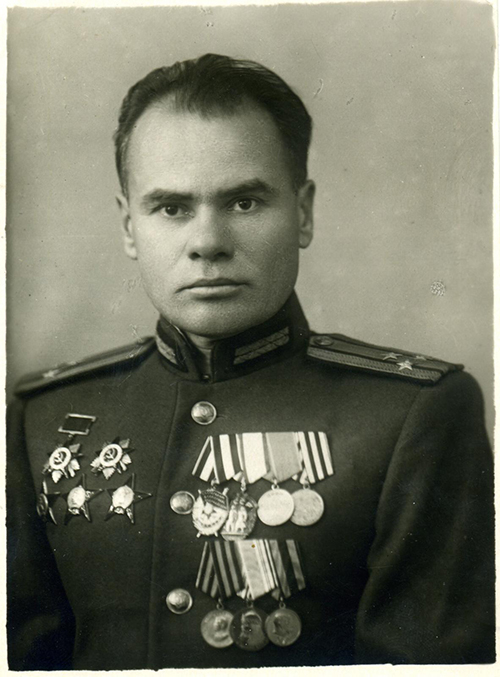 На фото: полковник Вениамин Мухин, радиоразведчик, участник обороны Москвы