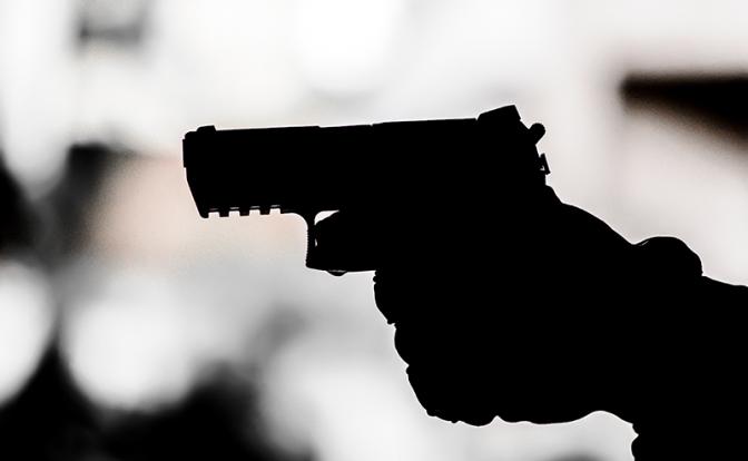 Силовики штурмуют дом под Наро-Фоминском после убийства оперативника