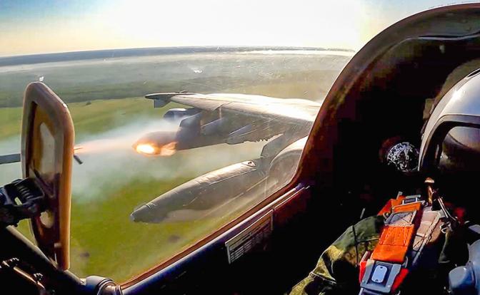 На фото: боевая работа штурмовиков Су-25 ВКС России в ходе специальной военной операции.