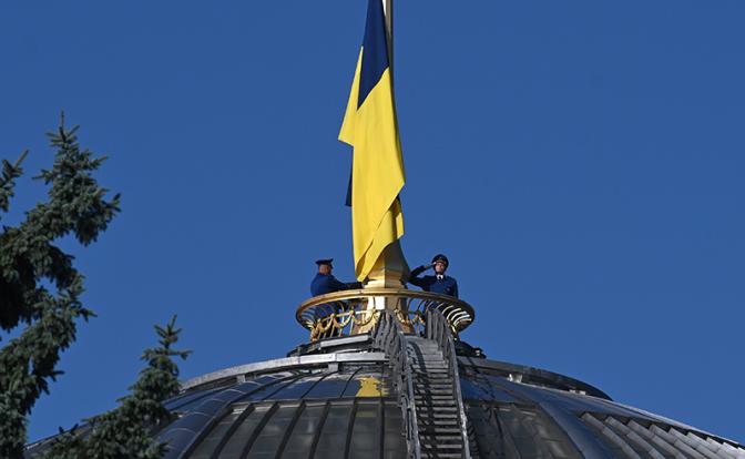На фото: купол здания украинского парламента.
