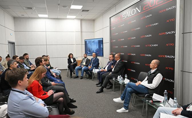 Трактор как космический корабль: на «Агросалоне-2026» ДГТУ представил сельское хозяйство будущего