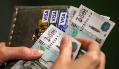 Банкирам надоело спонсировать клиентов-транжир? Отказы в займах и кредитных картах населению растут