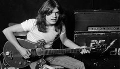 Умер основатель легендарной рок-группы AC/DC